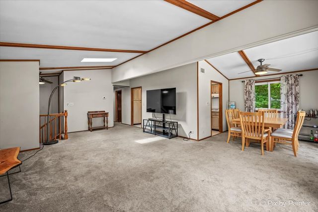 6N365 Essex Avenue, St. Charles, IL 60174