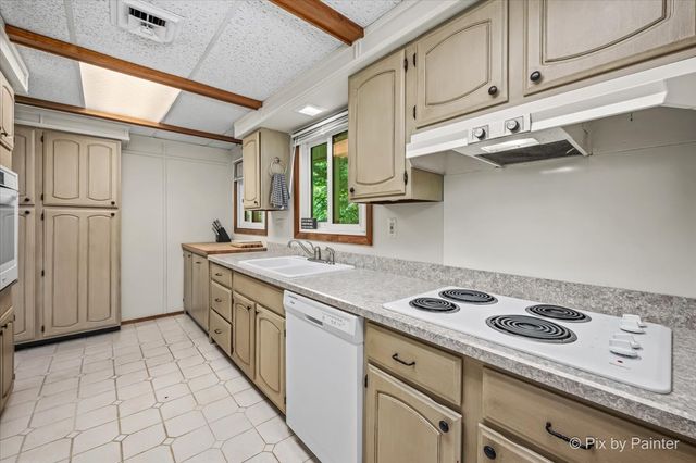 6N365 Essex Avenue, St. Charles, IL 60174
