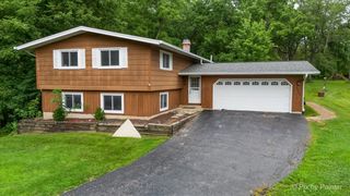 6N365 Essex Avenue, St. Charles, IL 60174