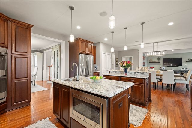 205 Welbourn Dr, Peters Twp, PA 15367