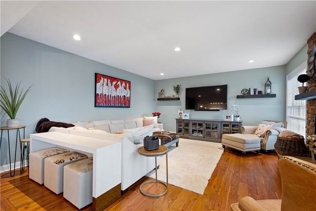 205 Welbourn Dr, Peters Twp, PA 15367