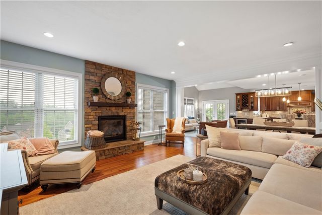 205 Welbourn Dr, Peters Twp, PA 15367