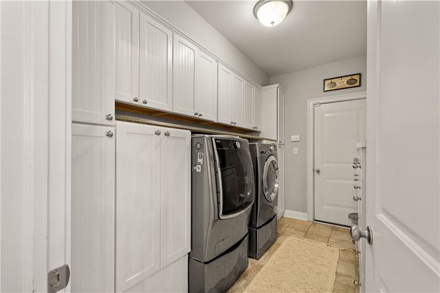 205 Welbourn Dr, Peters Twp, PA 15367