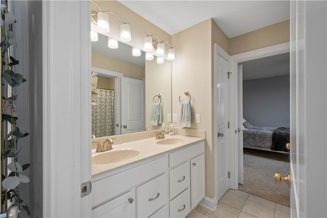 205 Welbourn Dr, Peters Twp, PA 15367