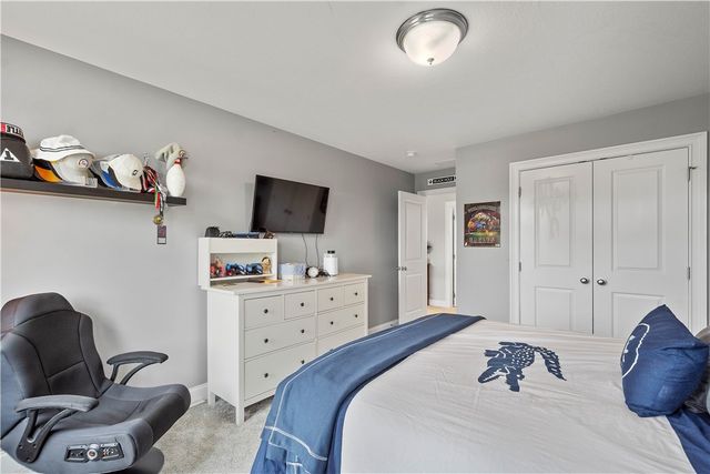 205 Welbourn Dr, Peters Twp, PA 15367