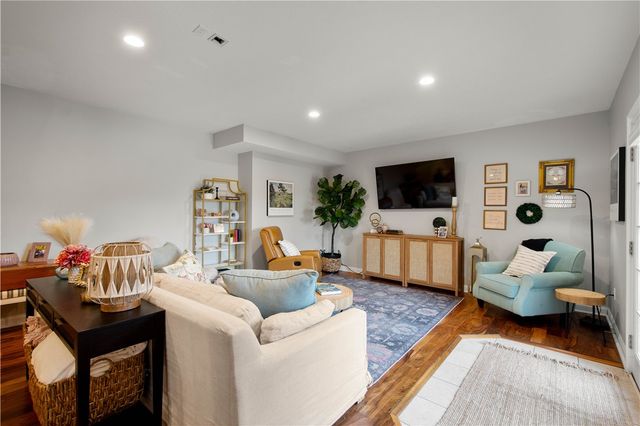 205 Welbourn Dr, Peters Twp, PA 15367