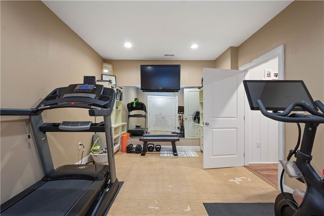 205 Welbourn Dr, Peters Twp, PA 15367