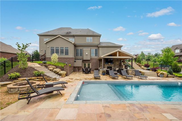 205 Welbourn Dr, Peters Twp, PA 15367