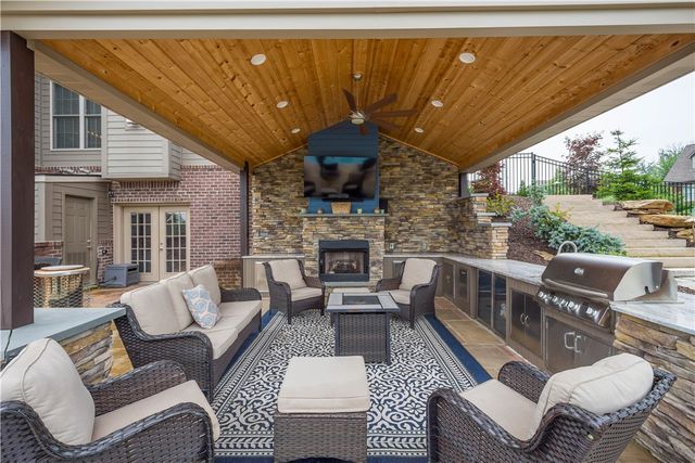 205 Welbourn Dr, Peters Twp, PA 15367