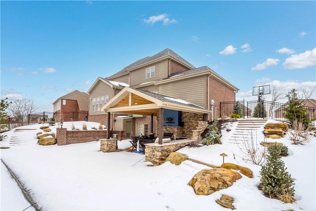 205 Welbourn Dr, Peters Twp, PA 15367