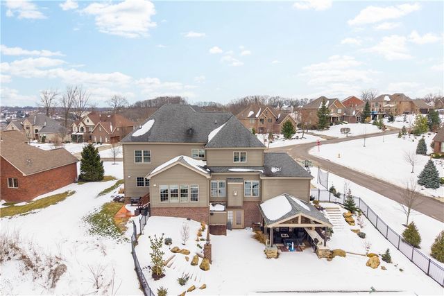 205 Welbourn Dr, Peters Twp, PA 15367