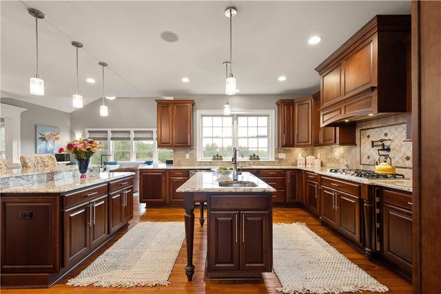 205 Welbourn Dr, Peters Twp, PA 15367