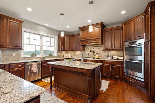 205 Welbourn Dr, Peters Twp, PA 15367