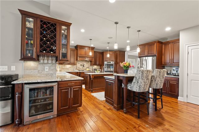 205 Welbourn Dr, Peters Twp, PA 15367