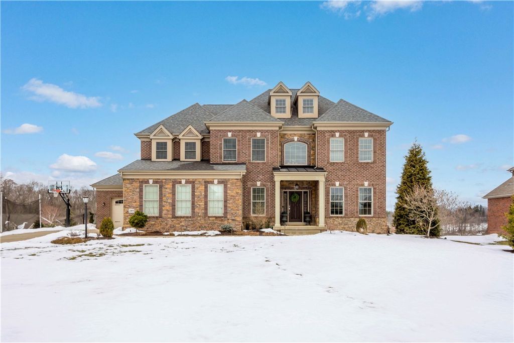 205 Welbourn Dr, Peters Twp, PA 15367