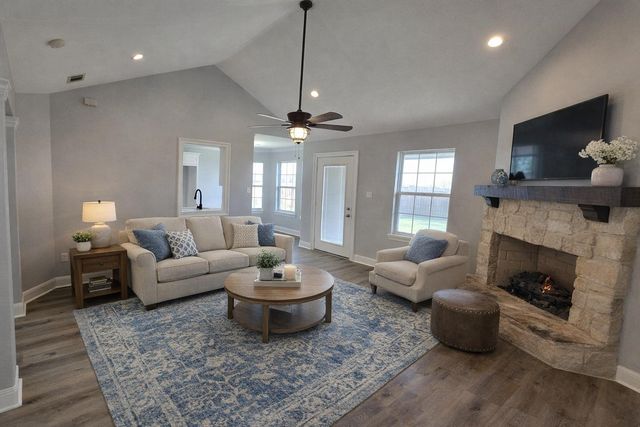 102 Butler Street, Savoy, TX 75479