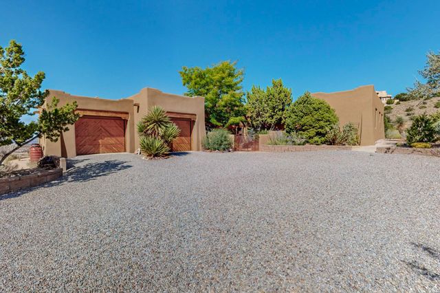 2 Sandhill Crane Circle, Placitas, NM 87043