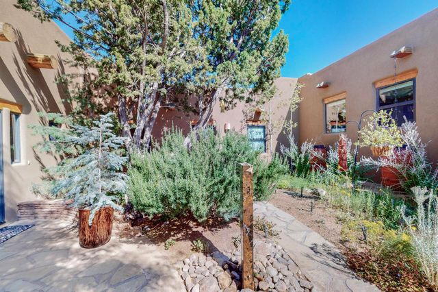 2 Sandhill Crane Circle, Placitas, NM 87043