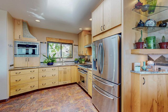 2 Sandhill Crane Circle, Placitas, NM 87043