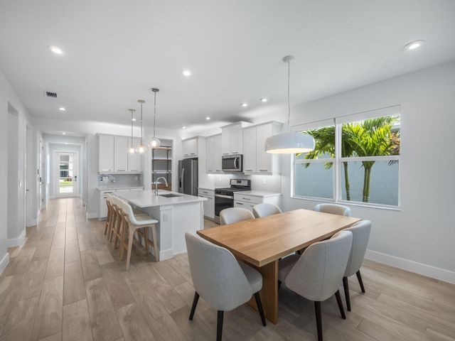 10711 SW Hensley Street, Port St Lucie, FL 34987