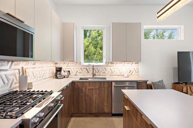 1713 E M Franklin Ave 1, Austin, TX 78721