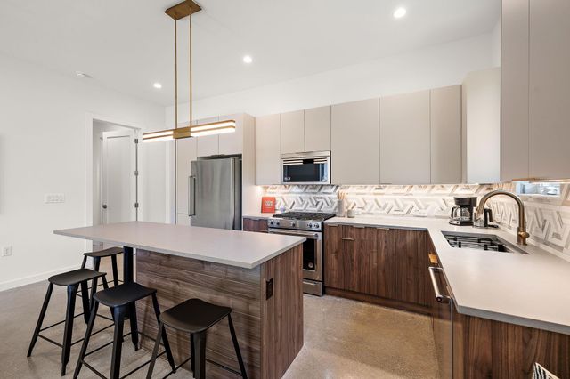 1713 E M Franklin Ave 1, Austin, TX 78721
