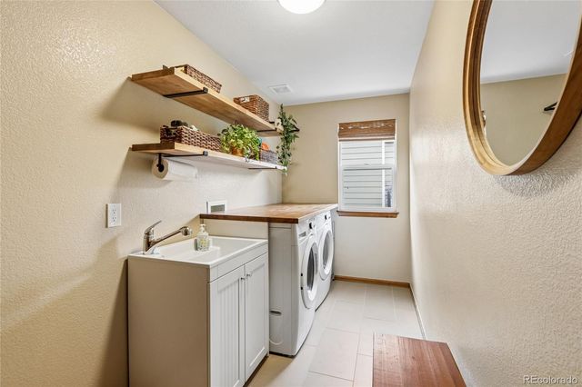 8850 W Long Court, Littleton, CO 80123