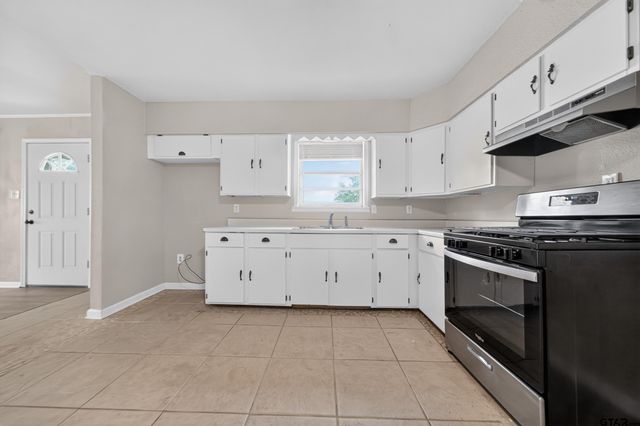 209 W South Street, Lindale, TX 75771