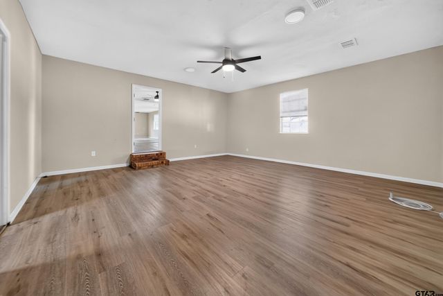 209 W South Street, Lindale, TX 75771