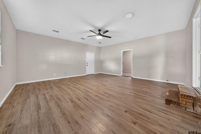 209 W South Street, Lindale, TX 75771