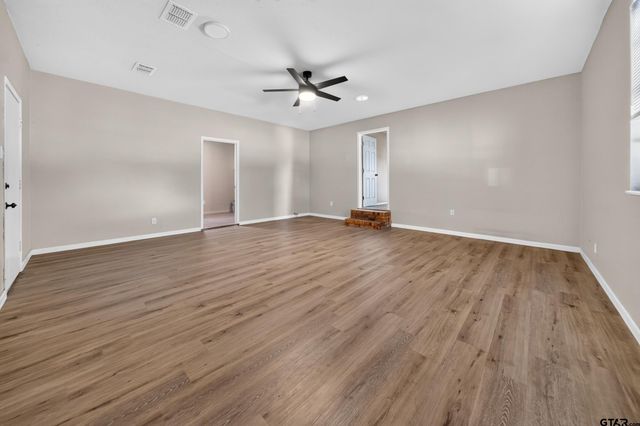 209 W South Street, Lindale, TX 75771