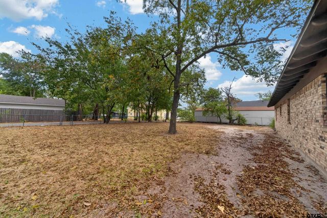 209 W South Street, Lindale, TX 75771
