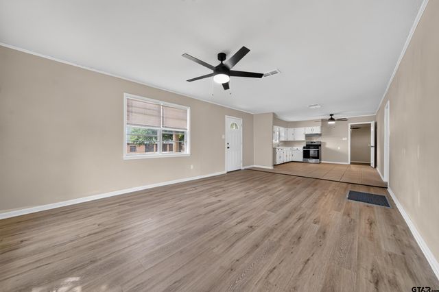 209 W South Street, Lindale, TX 75771