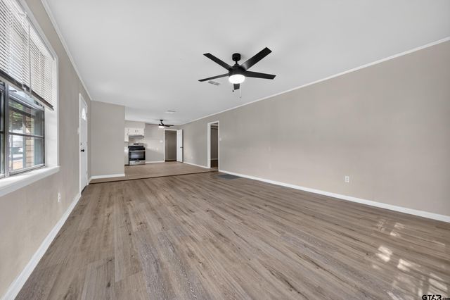 209 W South Street, Lindale, TX 75771