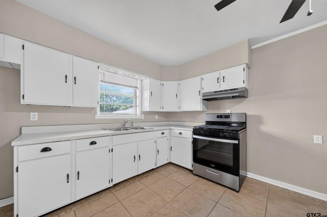 209 W South Street, Lindale, TX 75771