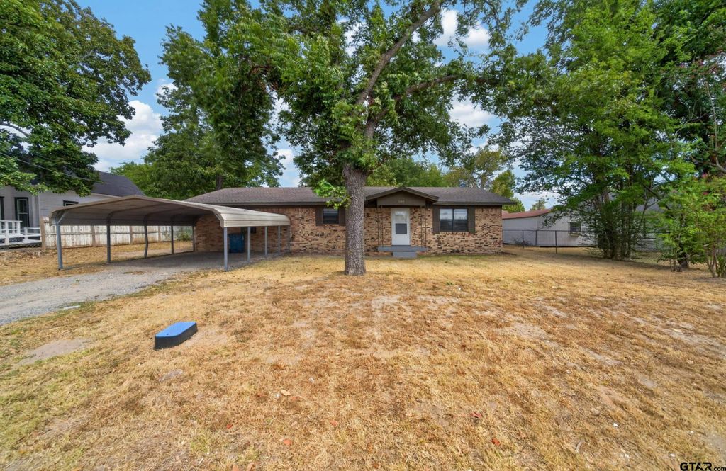 209 W South Street, Lindale, TX 75771