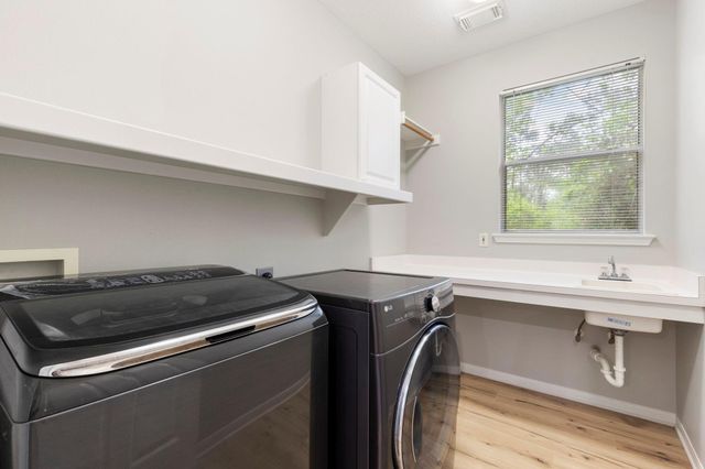 3 S Altwood Circle, The Woodlands, TX 77382