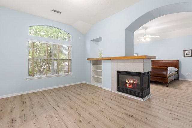 3 S Altwood Circle, The Woodlands, TX 77382