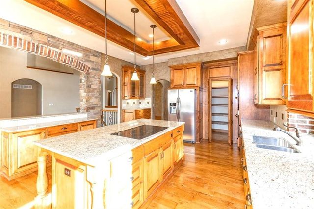 26650 W 100th Place, Olathe, KS 66061