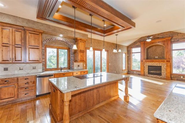 26650 W 100th Place, Olathe, KS 66061