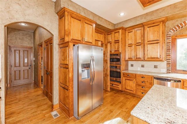 26650 W 100th Place, Olathe, KS 66061