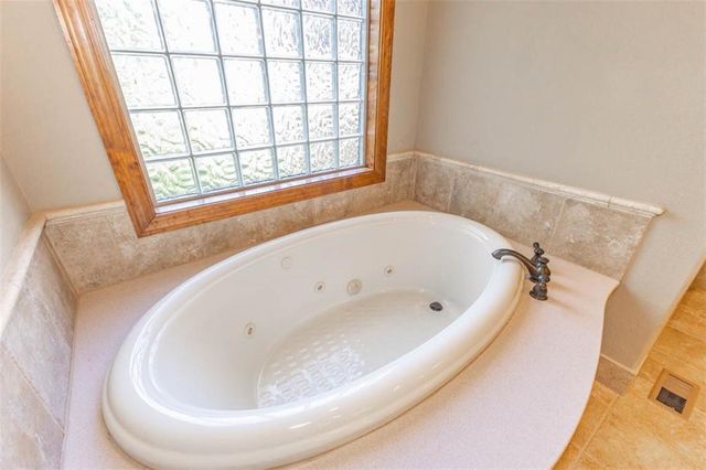 26650 W 100th Place, Olathe, KS 66061