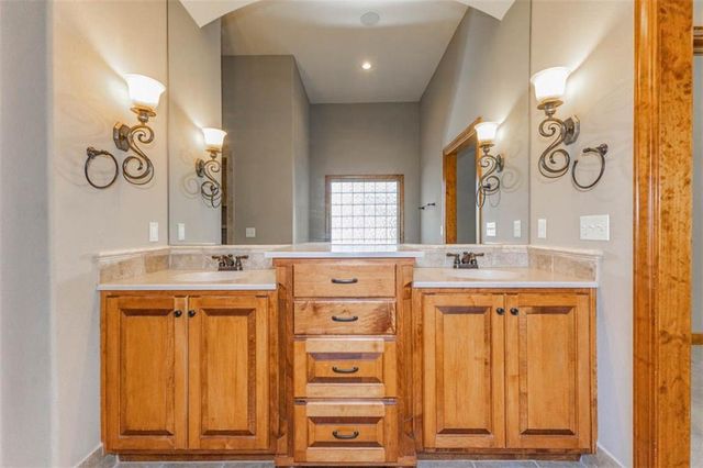 26650 W 100th Place, Olathe, KS 66061