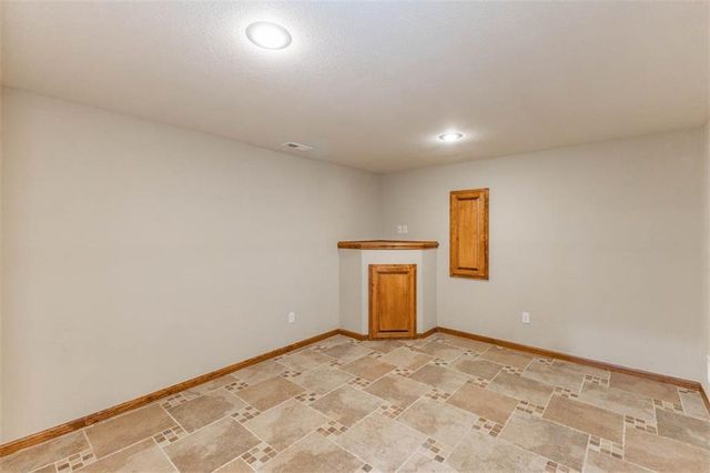 26650 W 100th Place, Olathe, KS 66061