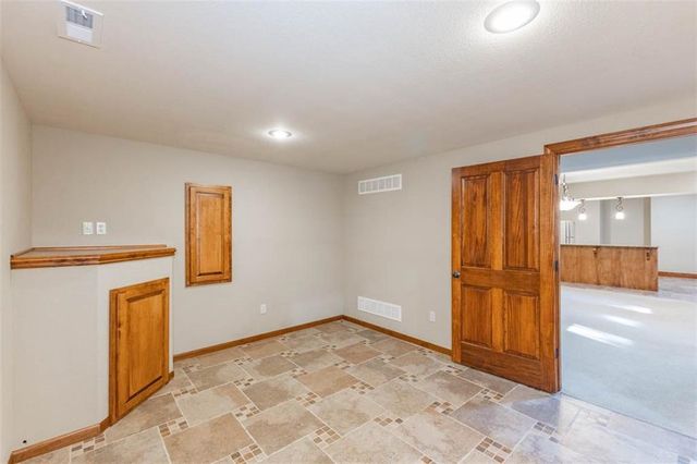 26650 W 100th Place, Olathe, KS 66061