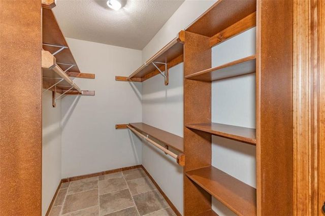 26650 W 100th Place, Olathe, KS 66061