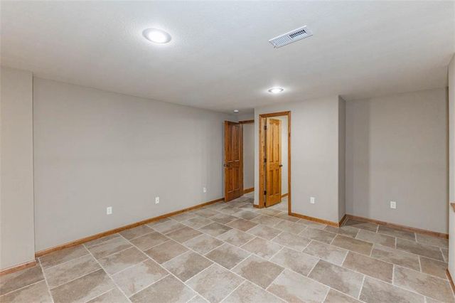 26650 W 100th Place, Olathe, KS 66061