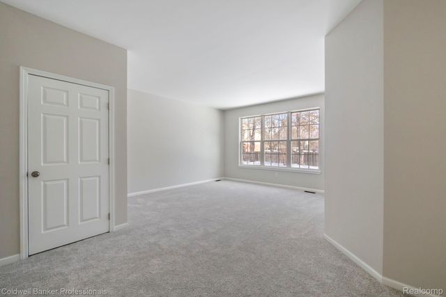 38178 Saratoga Circle, Farmington Hills, MI 48331