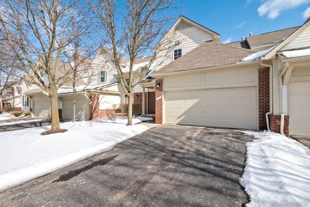 38178 Saratoga Circle, Farmington Hills, MI 48331
