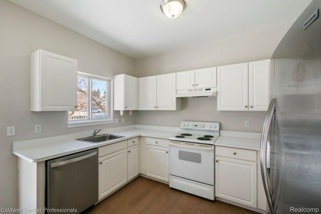 38178 Saratoga Circle, Farmington Hills, MI 48331